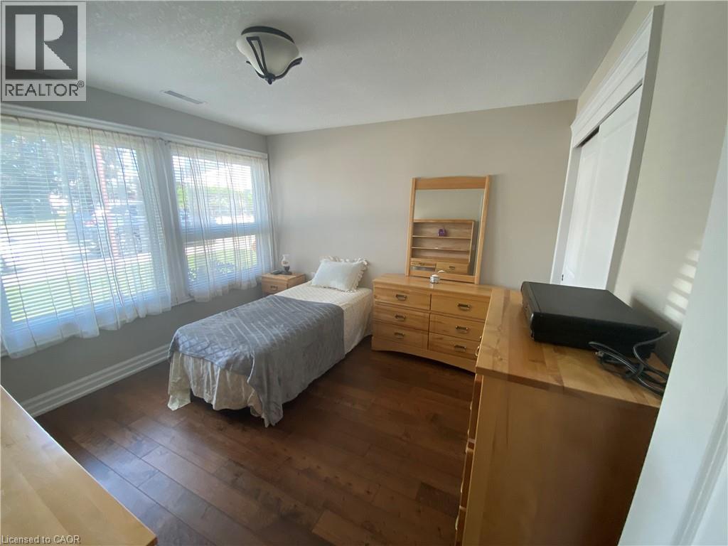 36 Mckenna Court, Hamilton, ON - Indoor Photo Showing Bedroom