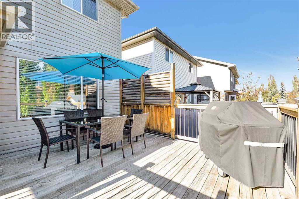 sunny deck - 270 Everstone Drive Sw, Calgary, AB - Outdoor With Deck Patio Veranda With Exterior