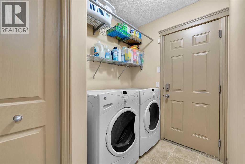 main floor laundry - 270 Everstone Drive Sw, Calgary, AB - Indoor Photo Showing Laundry Room