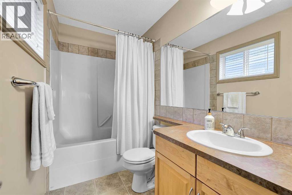 ensuite - 270 Everstone Drive Sw, Calgary, AB - Indoor Photo Showing Bathroom