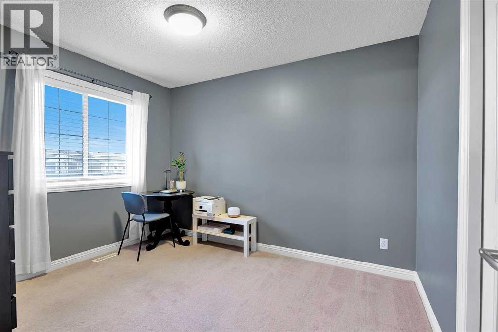 3rd bedroom - 270 Everstone Drive Sw, Calgary, AB - Indoor