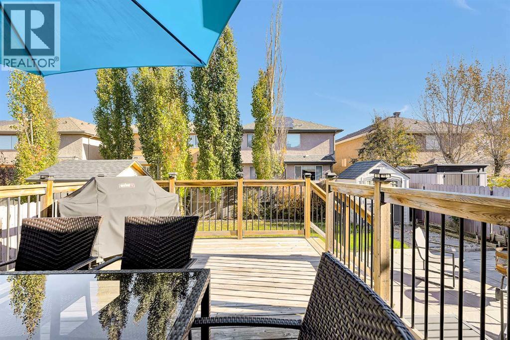 sunny and private deck - 270 Everstone Drive Sw, Calgary, AB - Outdoor With Deck Patio Veranda With Exterior