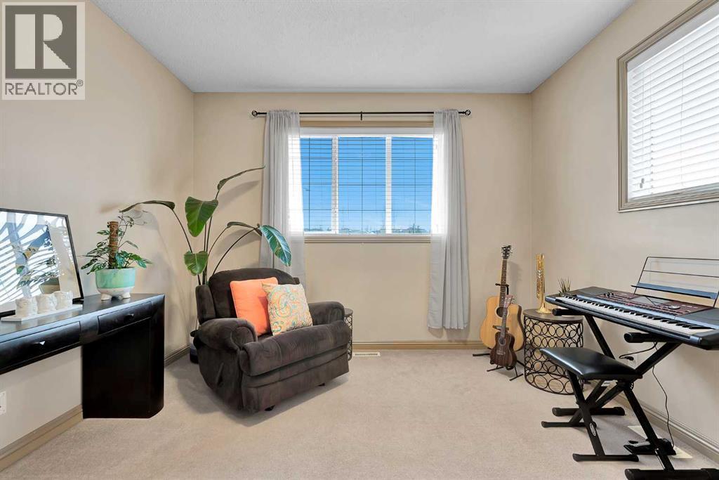 270 Everstone Drive Sw, Calgary, AB - Indoor Photo Showing Other Room