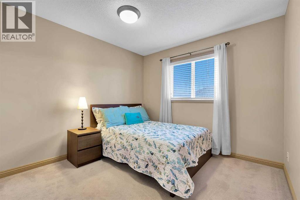 2nd bedroom - 270 Everstone Drive Sw, Calgary, AB - Indoor Photo Showing Bedroom