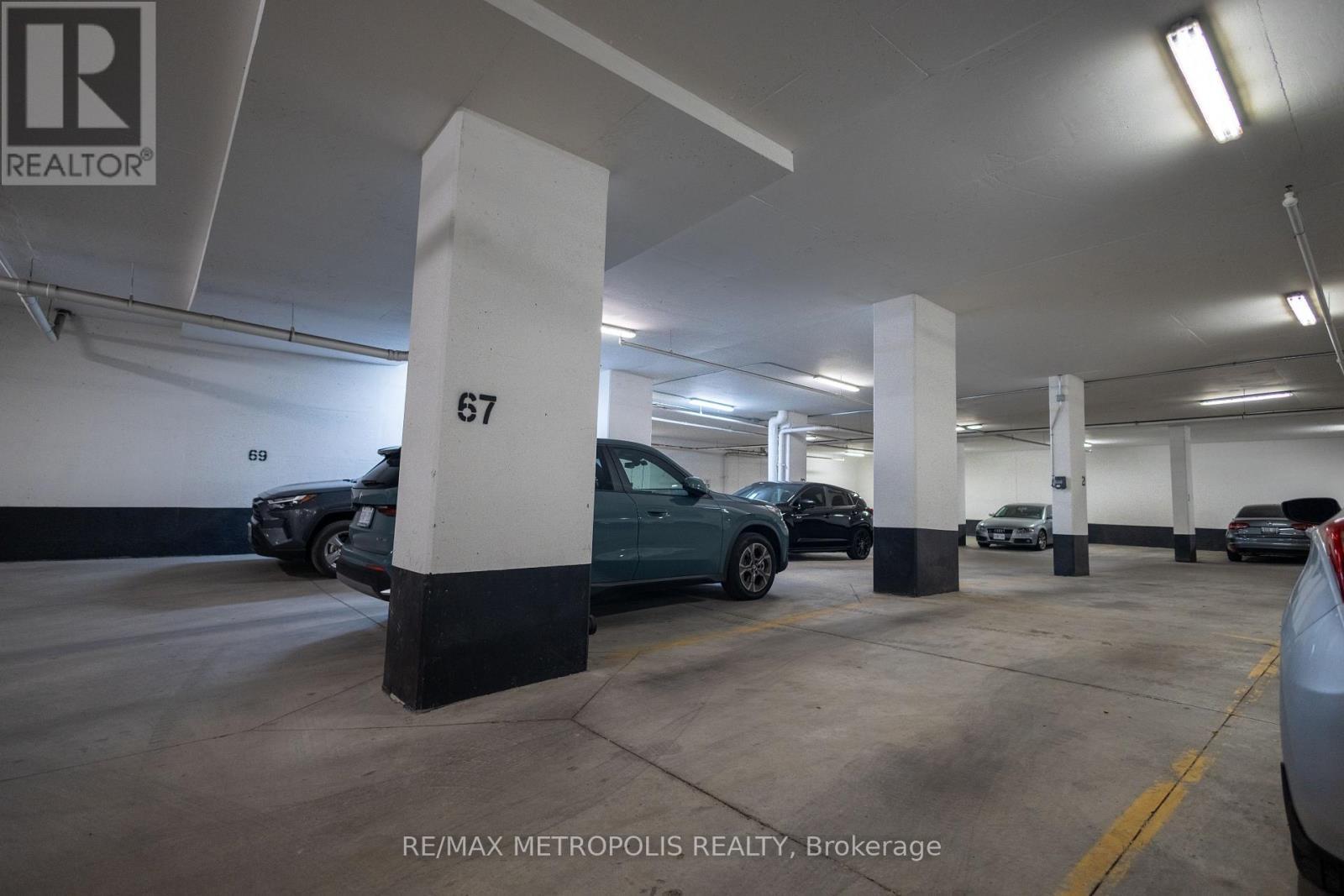 110 - 85 Duke Street, Kitchener, ON - Indoor Photo Showing Garage