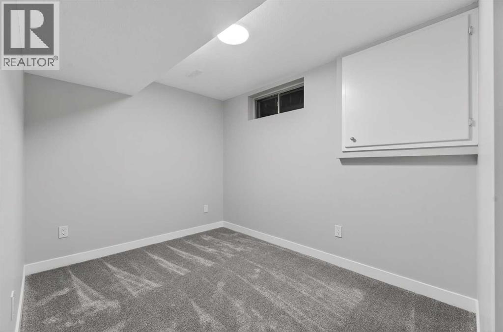 127 Lynnview Way Se, Calgary, AB - Indoor Photo Showing Other Room