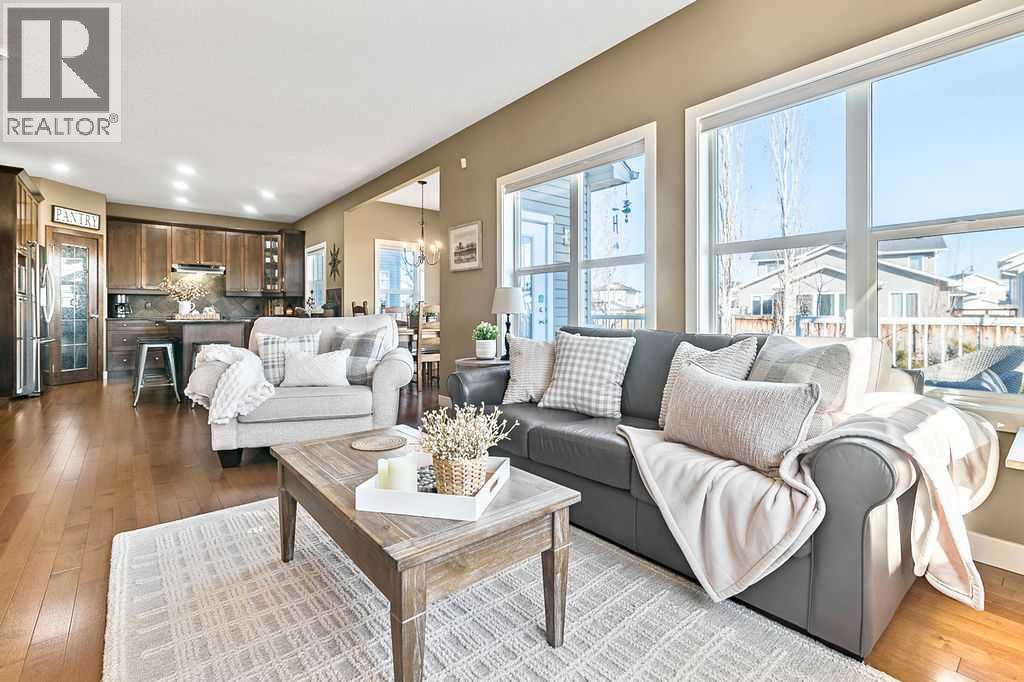 718 Hamptons Bay Se, High River, AB - Indoor Photo Showing Living Room