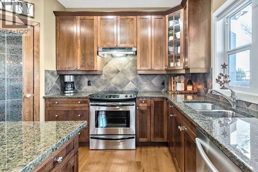 718 Hamptons Bay Se, High River, AB - Indoor Photo Showing Kitchen With Stainless Steel Kitchen With Double Sink With Upgraded Kitchen