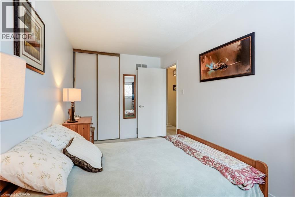 6428 Chaumont Crescent, Mississauga, ON - Indoor Photo Showing Bedroom