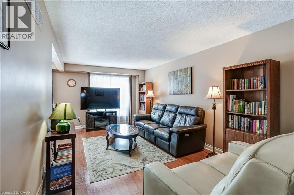 6428 Chaumont Crescent, Mississauga, ON - Indoor Photo Showing Living Room