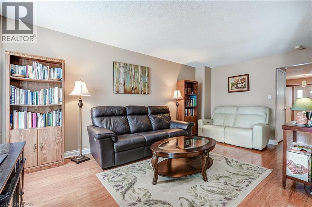 6428 Chaumont Crescent, Mississauga, ON - Indoor Photo Showing Living Room