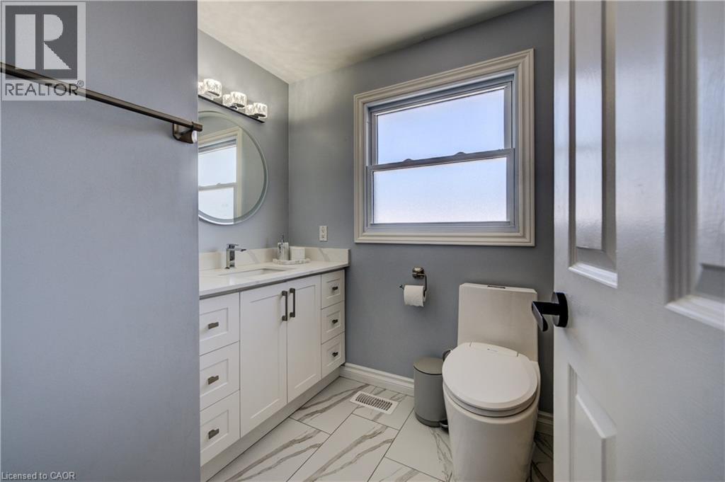 52 Uxbridge Crescent, Kitchener, ON - Indoor Photo Showing Bathroom