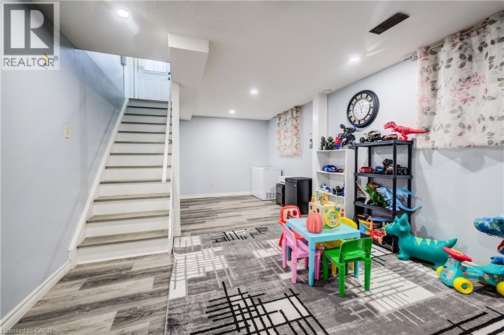 52 Uxbridge Crescent, Kitchener, ON - Indoor Photo Showing Other Room