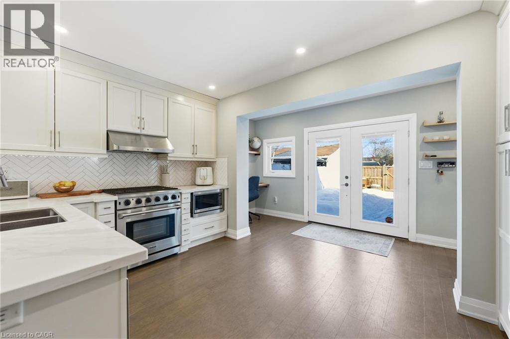 15 Century Street, Hamilton, ON - Indoor Photo Showing Kitchen With Double Sink With Upgraded Kitchen