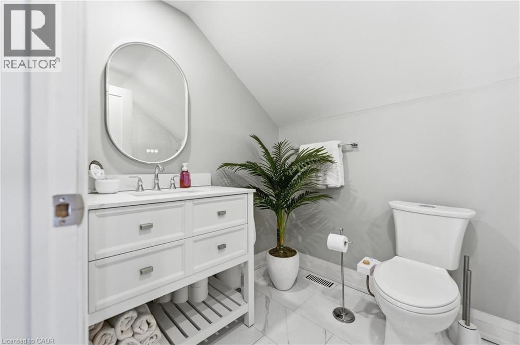 15 Century Street, Hamilton, ON - Indoor Photo Showing Bathroom