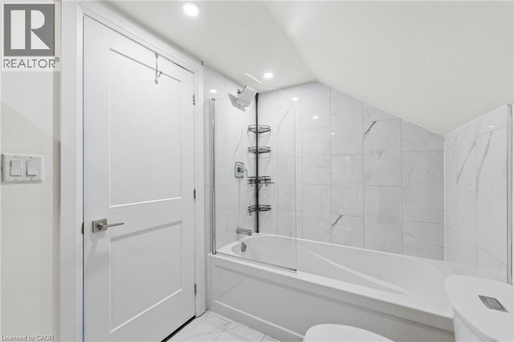 15 Century Street, Hamilton, ON - Indoor Photo Showing Bathroom