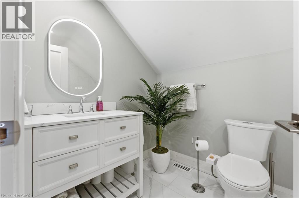 15 Century Street, Hamilton, ON - Indoor Photo Showing Bathroom