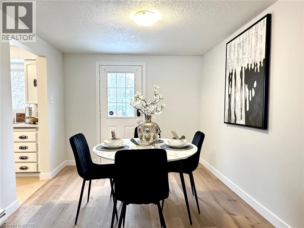 545 Parkview Crescent, Cambridge, ON - Indoor Photo Showing Dining Room