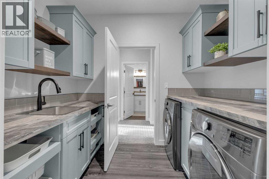 5 Leonard Close, Sylvan Lake, AB - Indoor Photo Showing Laundry Room