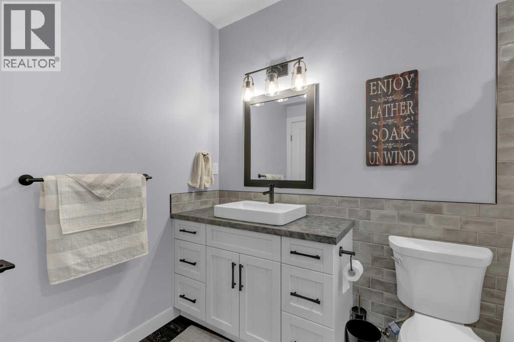 5 Leonard Close, Sylvan Lake, AB - Indoor Photo Showing Bathroom