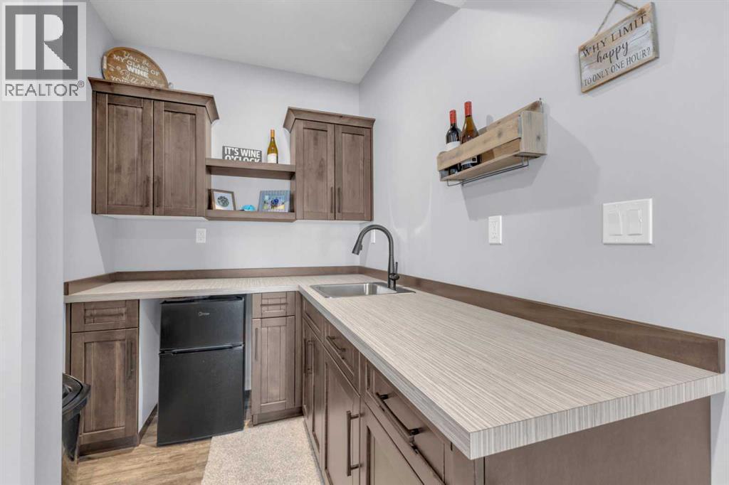 5 Leonard Close, Sylvan Lake, AB - Indoor Photo Showing Kitchen