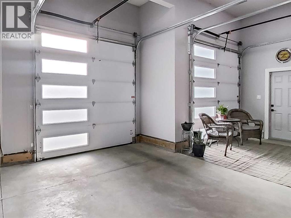 5 Leonard Close, Sylvan Lake, AB - Indoor Photo Showing Garage