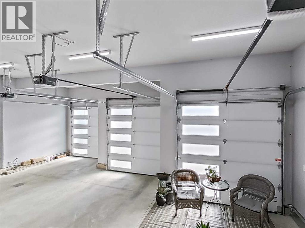 5 Leonard Close, Sylvan Lake, AB - Indoor Photo Showing Garage