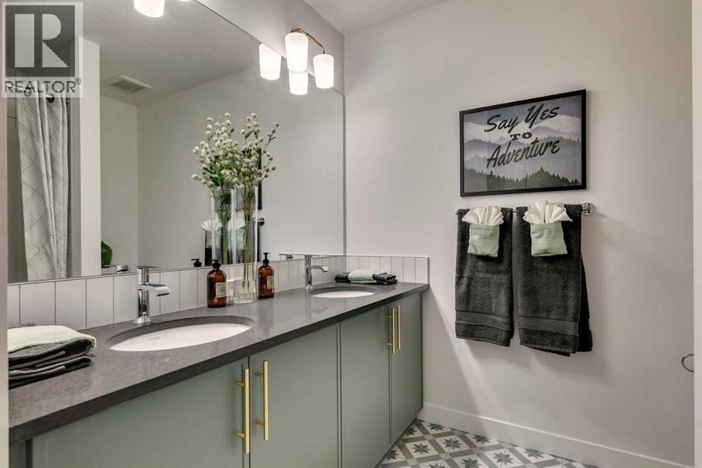 71 Emerson Crescent, Okotoks, AB - Indoor Photo Showing Bathroom