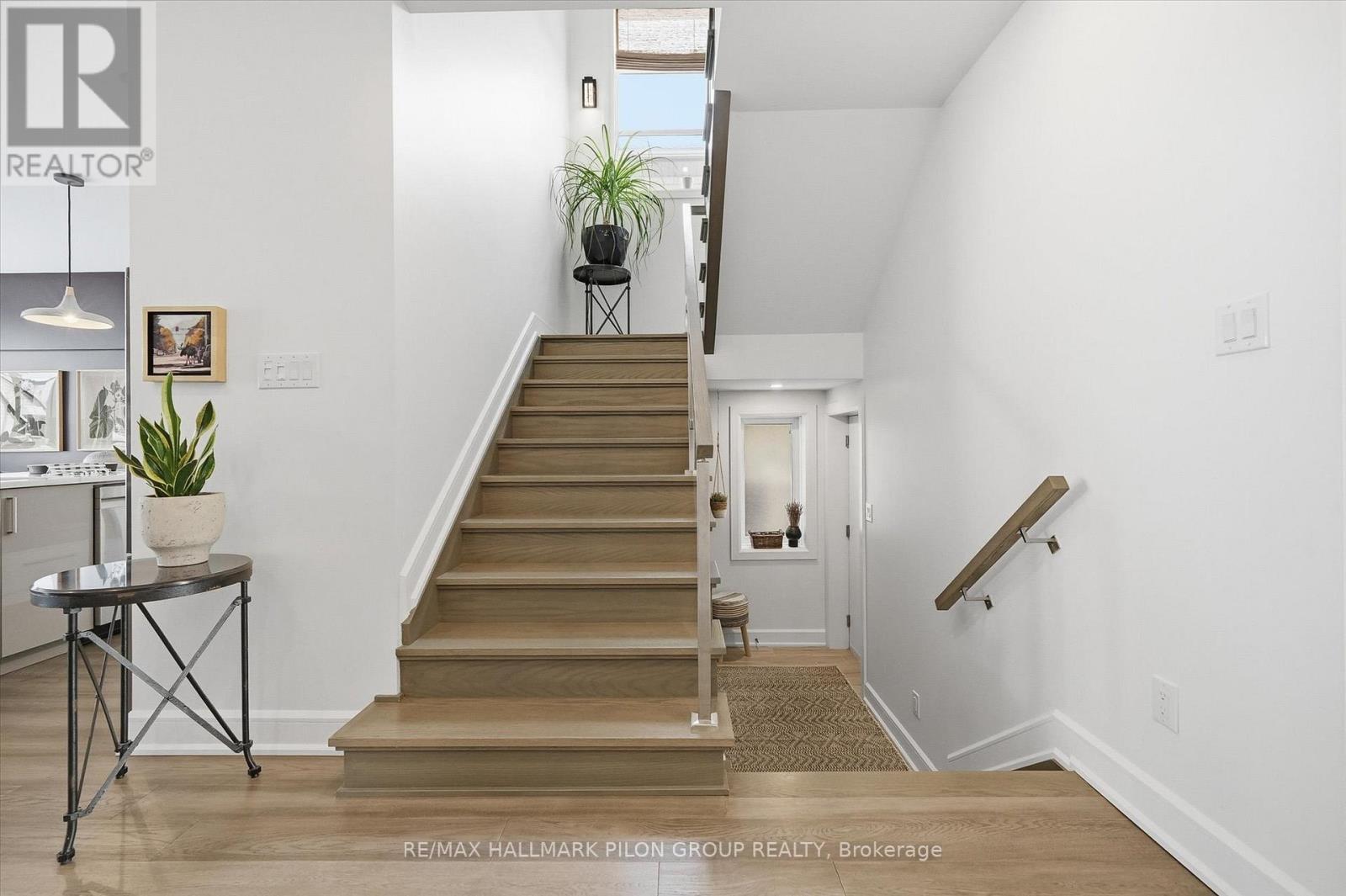 559 Mutual Street, Ottawa, ON - Indoor Photo Showing Other Room