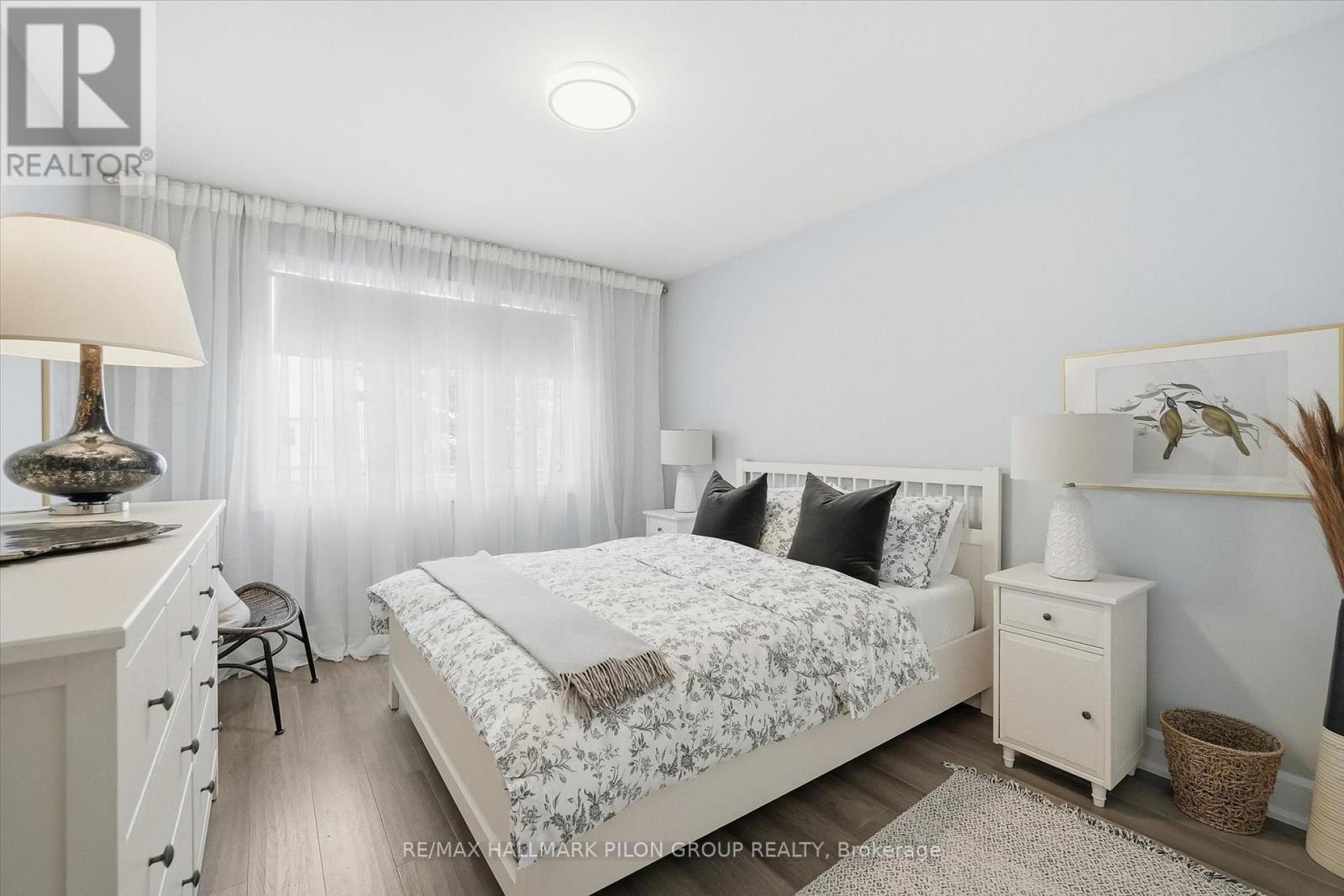 559 Mutual Street, Ottawa, ON - Indoor Photo Showing Bedroom