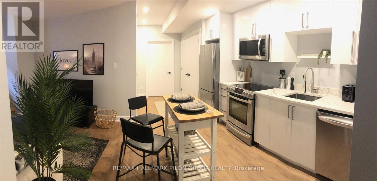559 Mutual Street, Ottawa, ON - Indoor Photo Showing Kitchen With Stainless Steel Kitchen With Upgraded Kitchen