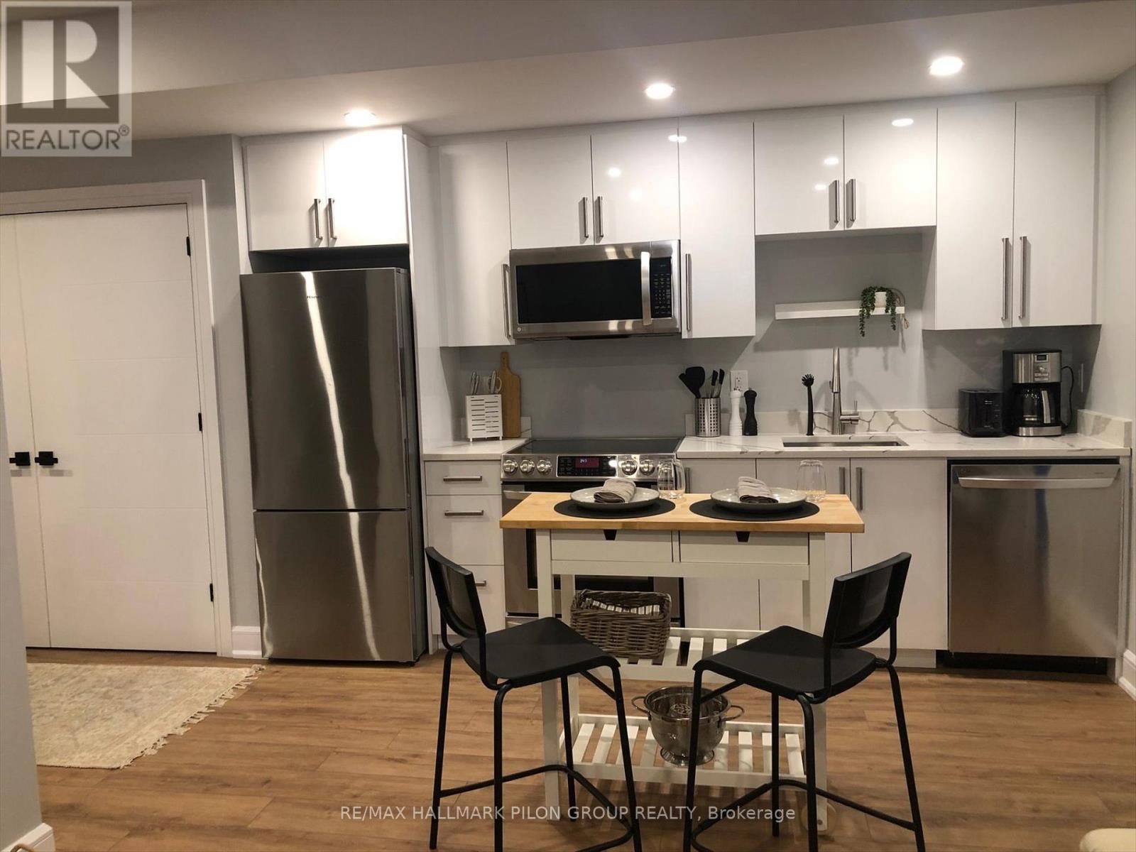 559 Mutual Street, Ottawa, ON - Indoor Photo Showing Kitchen With Stainless Steel Kitchen With Upgraded Kitchen