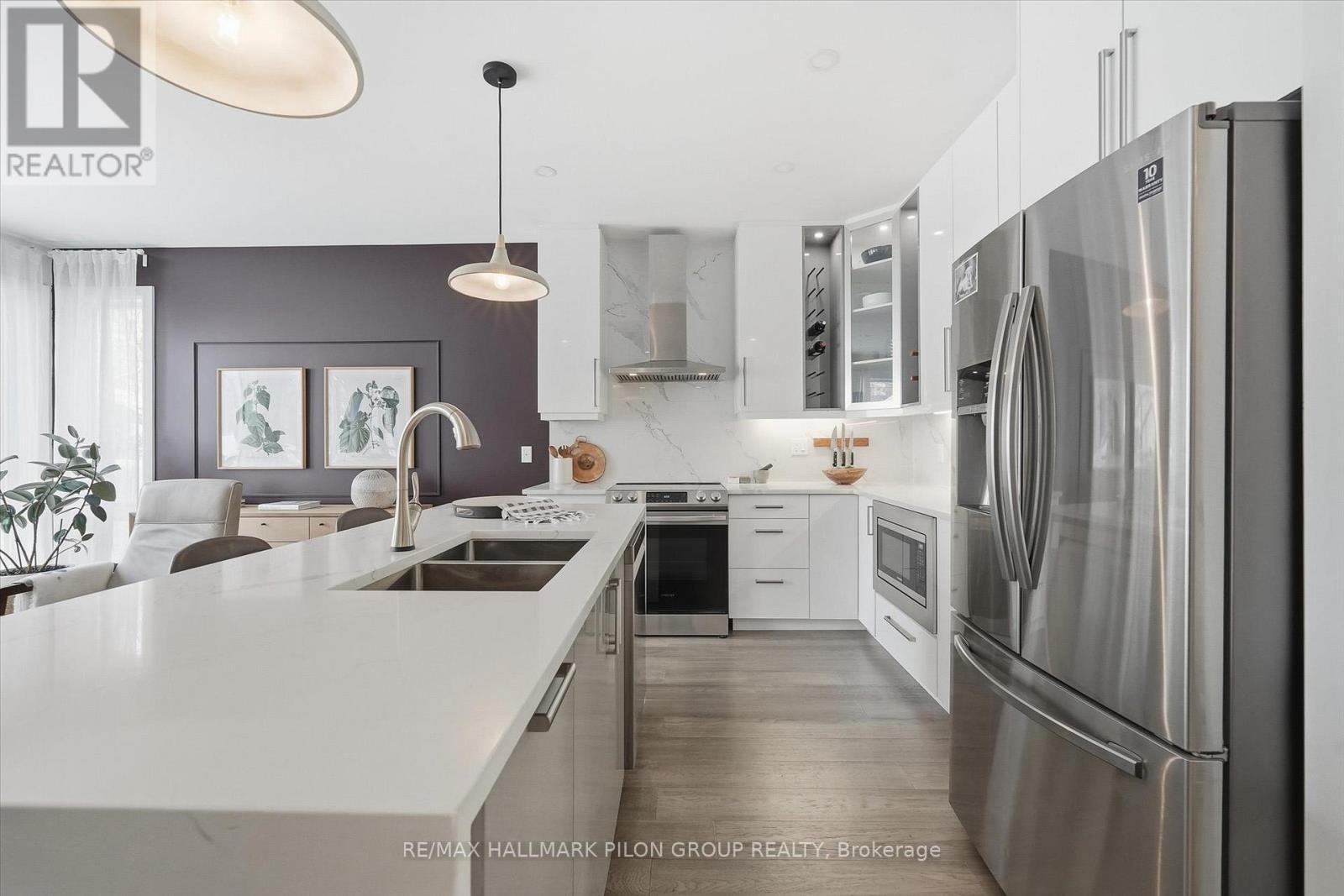 559 Mutual Street, Ottawa, ON - Indoor Photo Showing Kitchen With Stainless Steel Kitchen With Double Sink With Upgraded Kitchen
