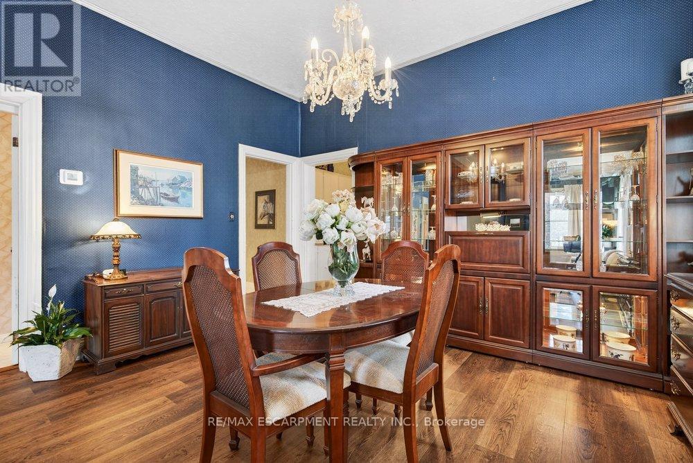 139 Queen Street S, Hamilton, ON - Indoor Photo Showing Dining Room