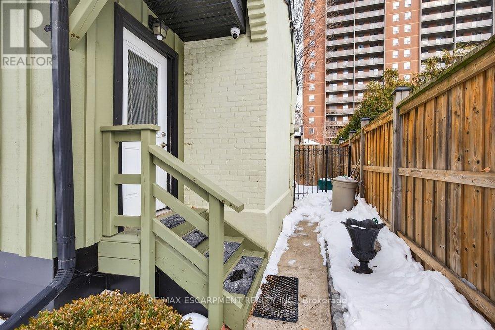 139 Queen Street S, Hamilton, ON - Outdoor