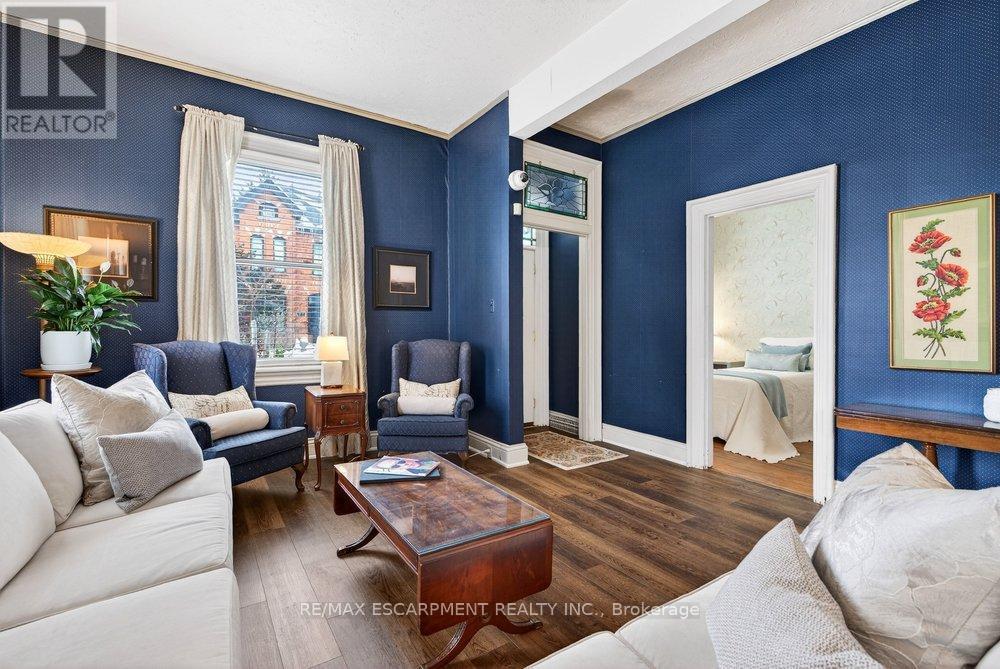 139 Queen Street S, Hamilton, ON - Indoor Photo Showing Living Room