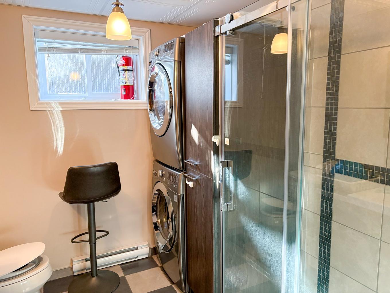 Bathroom - 645 Rue Du Tressot, Drummondville, QC - Indoor Photo Showing Laundry Room