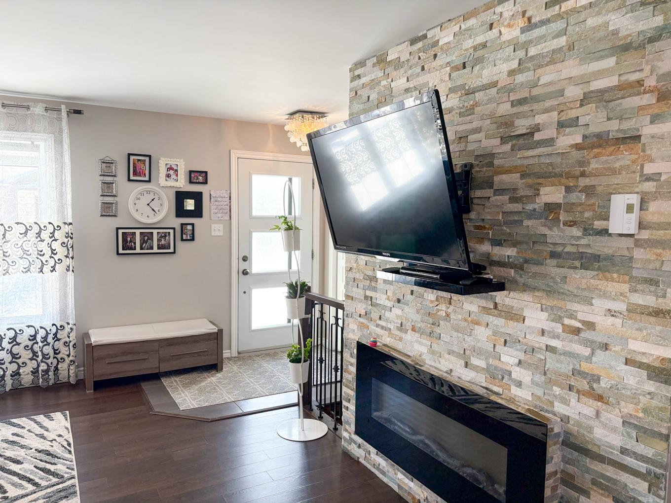 Living room - 645 Rue Du Tressot, Drummondville, QC - Indoor Photo Showing Living Room With Fireplace