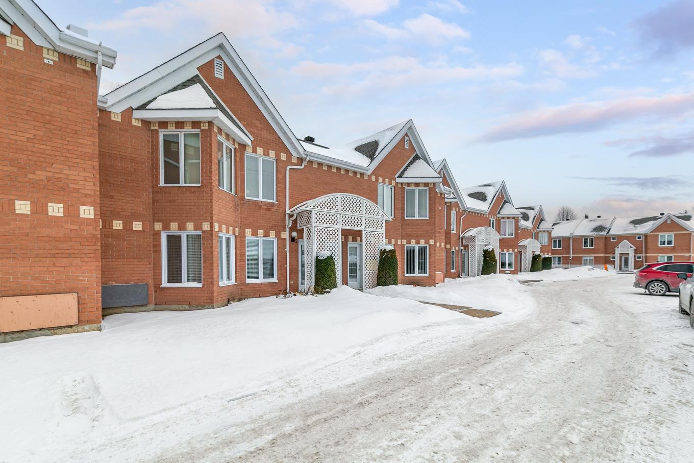 Exterior entrance - 8-3280 Rue Esther, Laval (Fabreville), QC - Outdoor