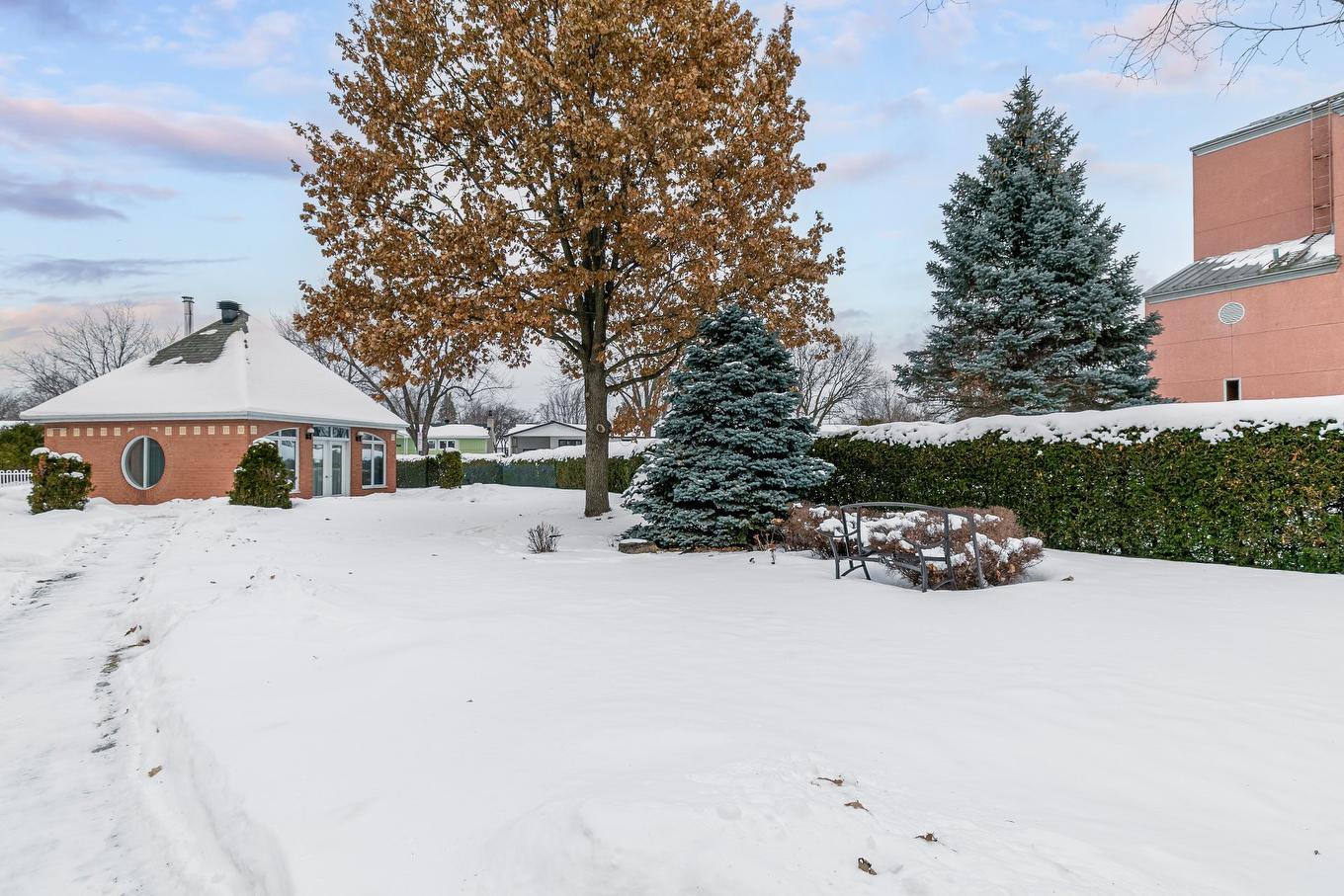 Garden - 8-3280 Rue Esther, Laval (Fabreville), QC - Outdoor