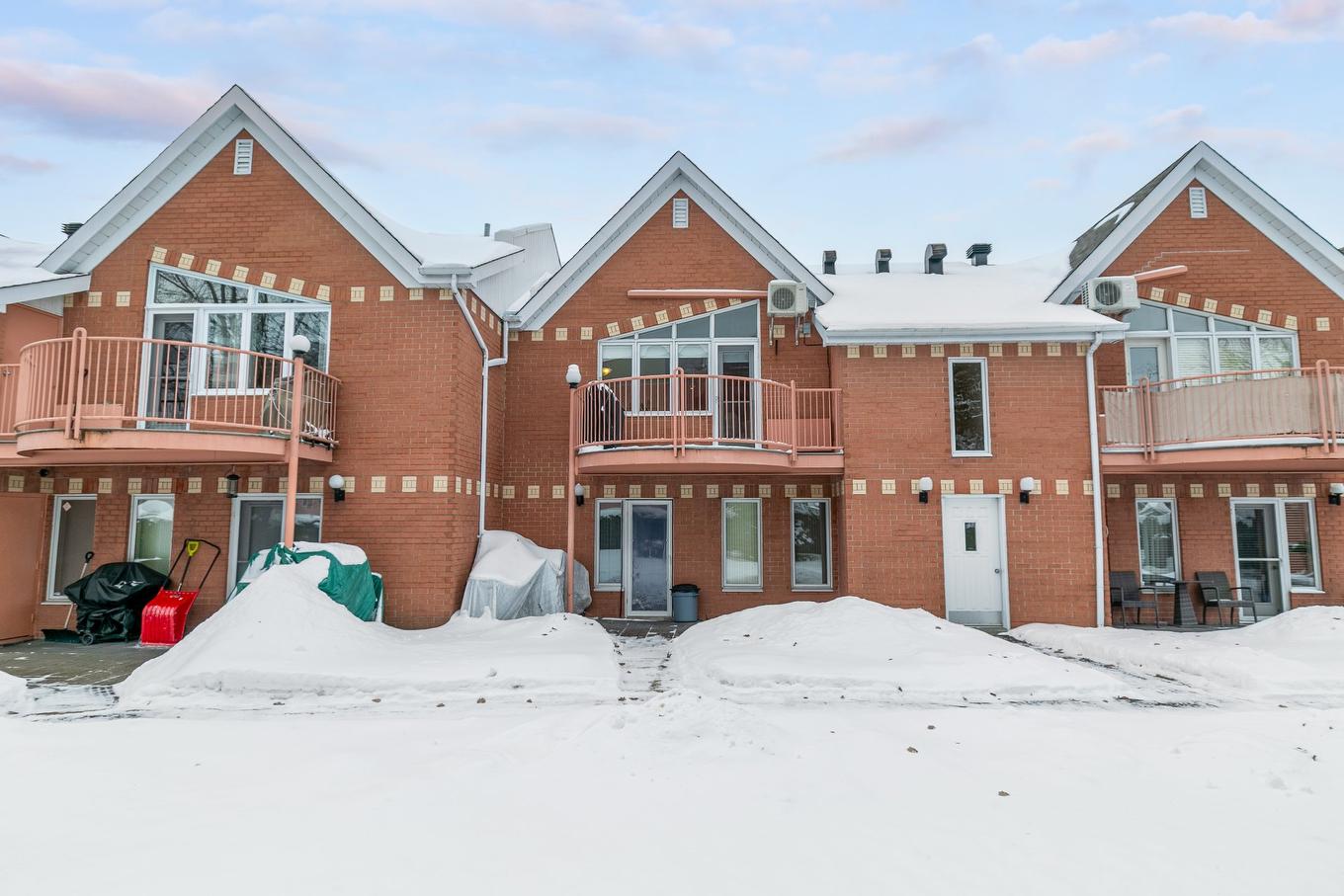 Backyard - 8-3280 Rue Esther, Laval (Fabreville), QC - Outdoor