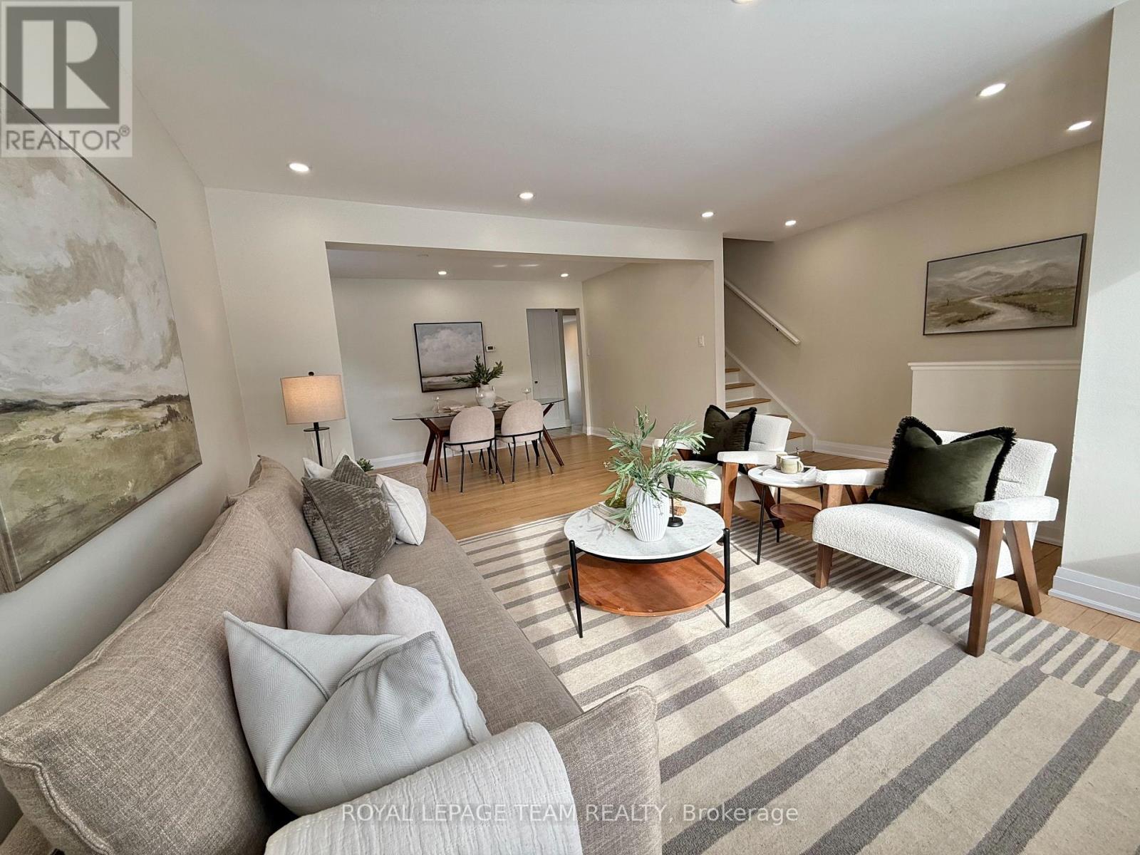973 Eiffel Avenue, Ottawa, ON - Indoor Photo Showing Living Room