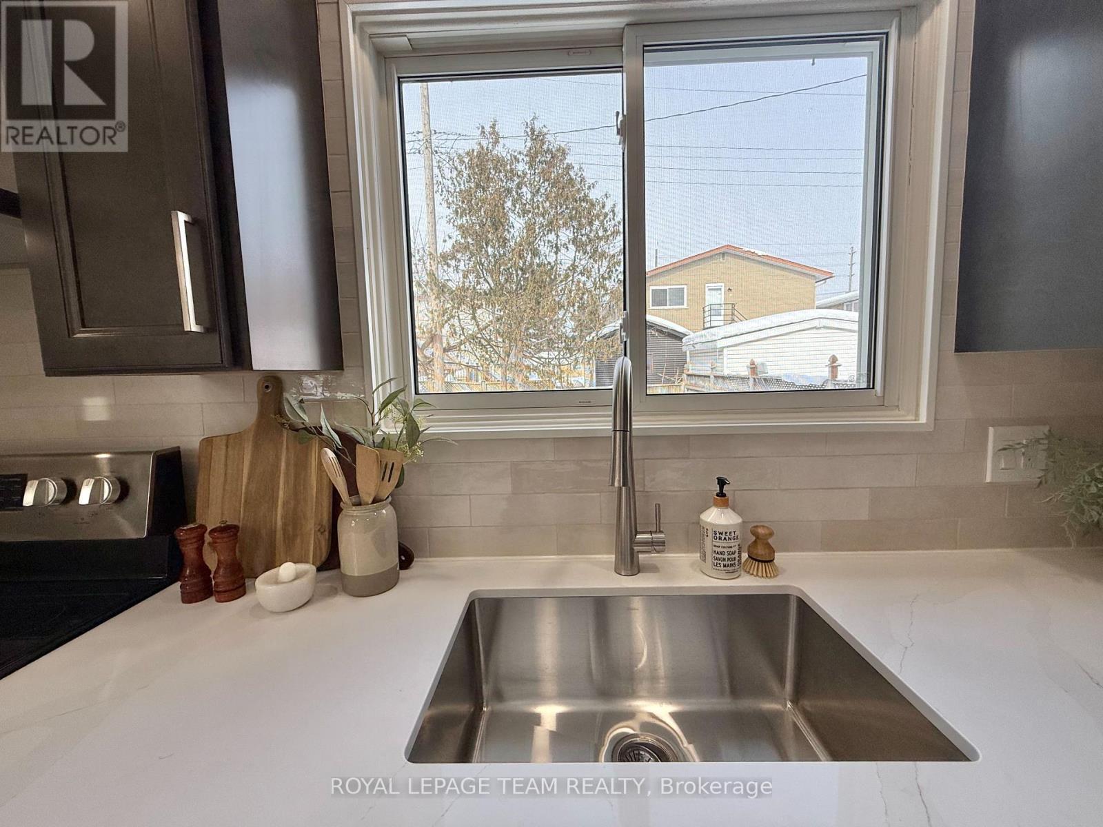 973 Eiffel Avenue, Ottawa, ON - Indoor Photo Showing Kitchen With Double Sink