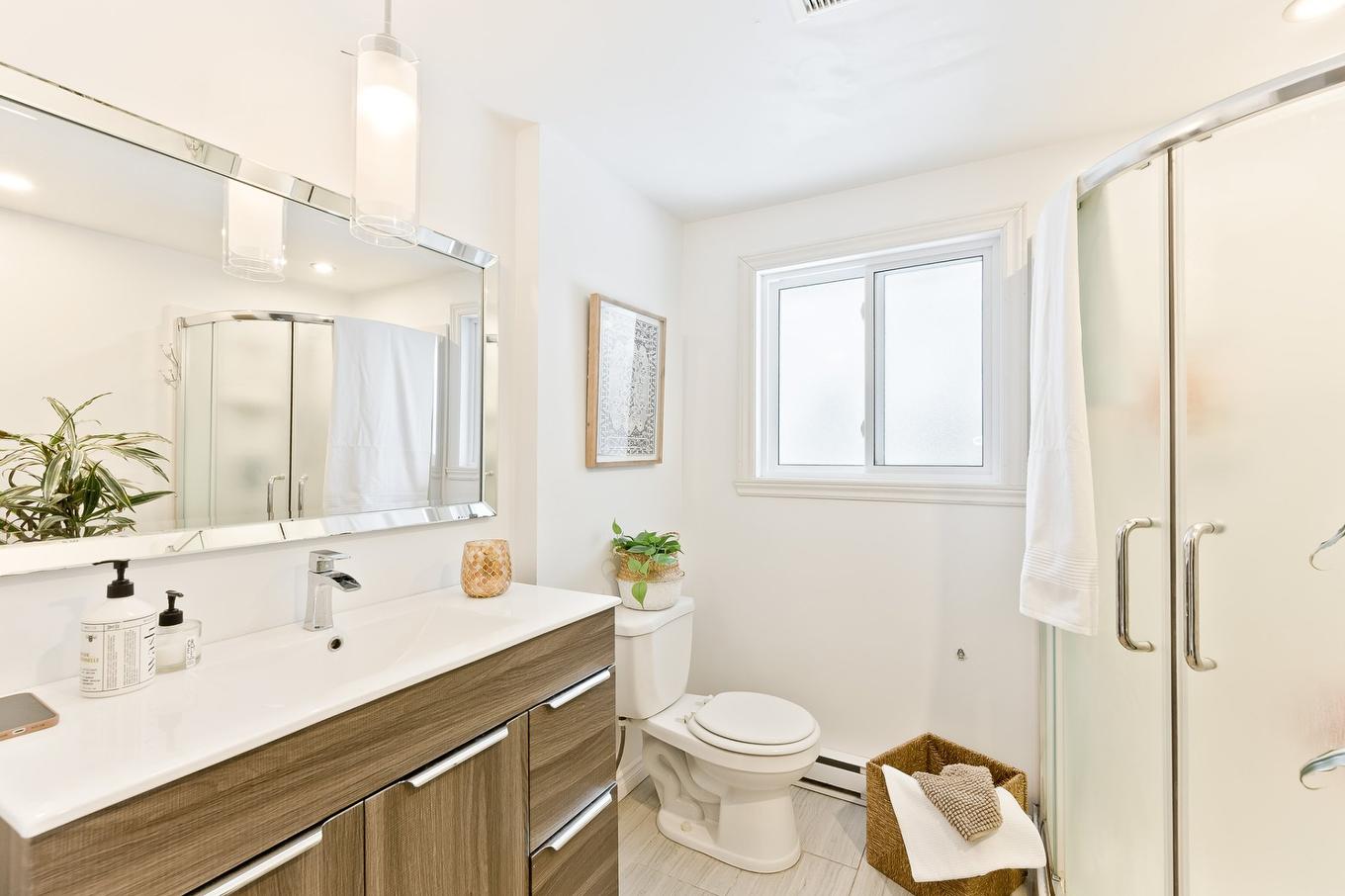 Salle de bains - 2374 Rue Hertel, Sherbrooke (Les Nations), QC - Indoor Photo Showing Bathroom