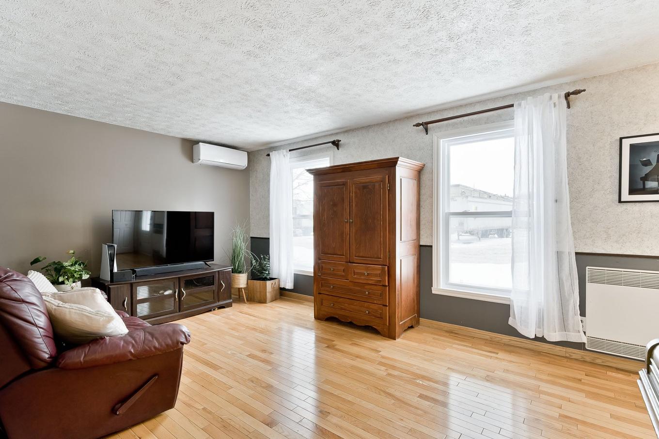 Salon - 2374 Rue Hertel, Sherbrooke (Les Nations), QC - Indoor Photo Showing Living Room
