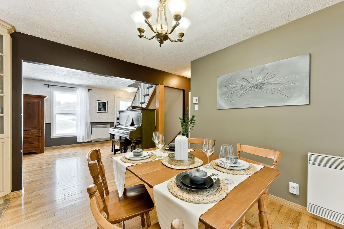 Salle à manger - 2374 Rue Hertel, Sherbrooke (Les Nations), QC - Indoor Photo Showing Dining Room