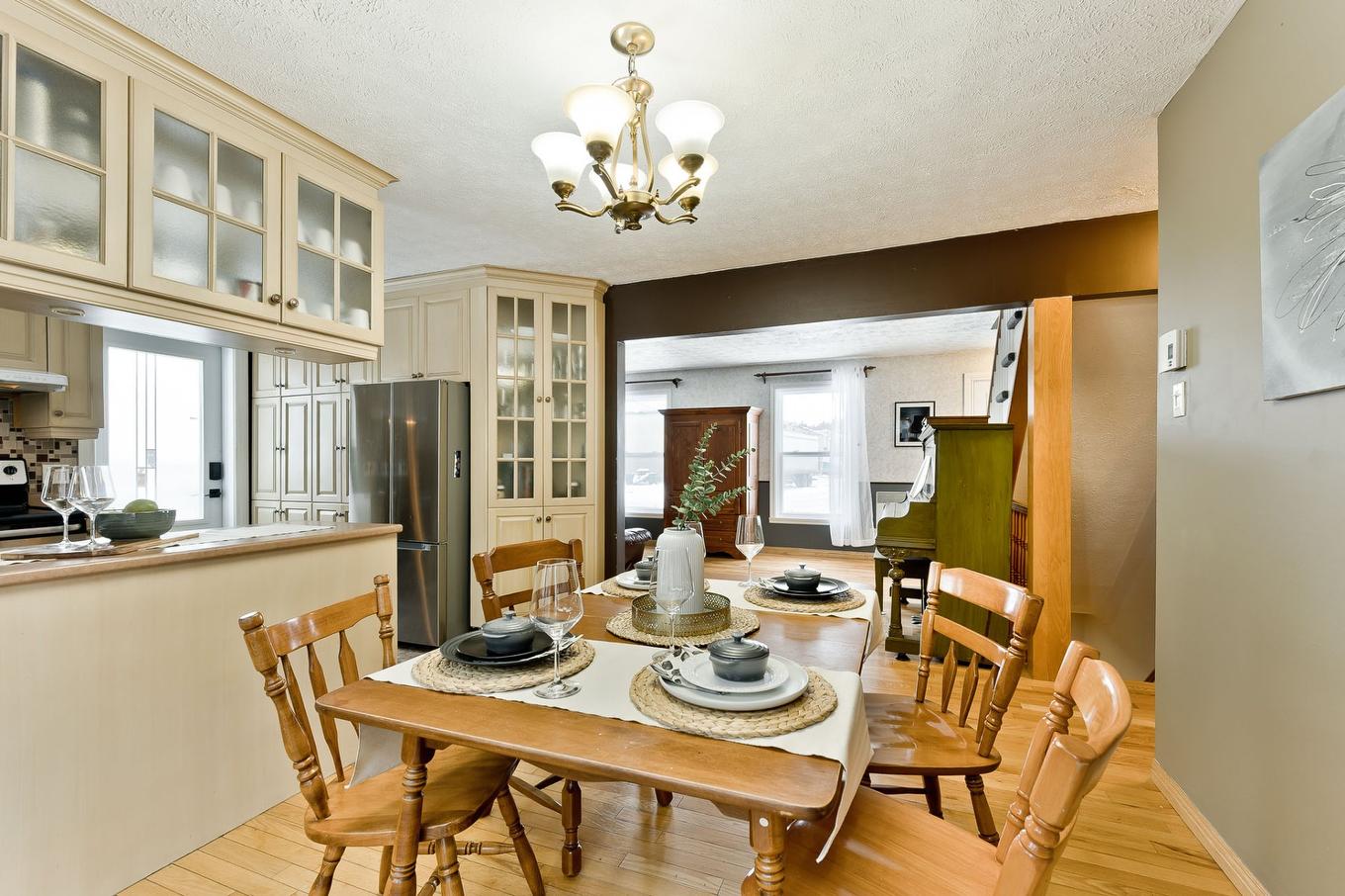 Salle à manger - 2374 Rue Hertel, Sherbrooke (Les Nations), QC - Indoor Photo Showing Dining Room