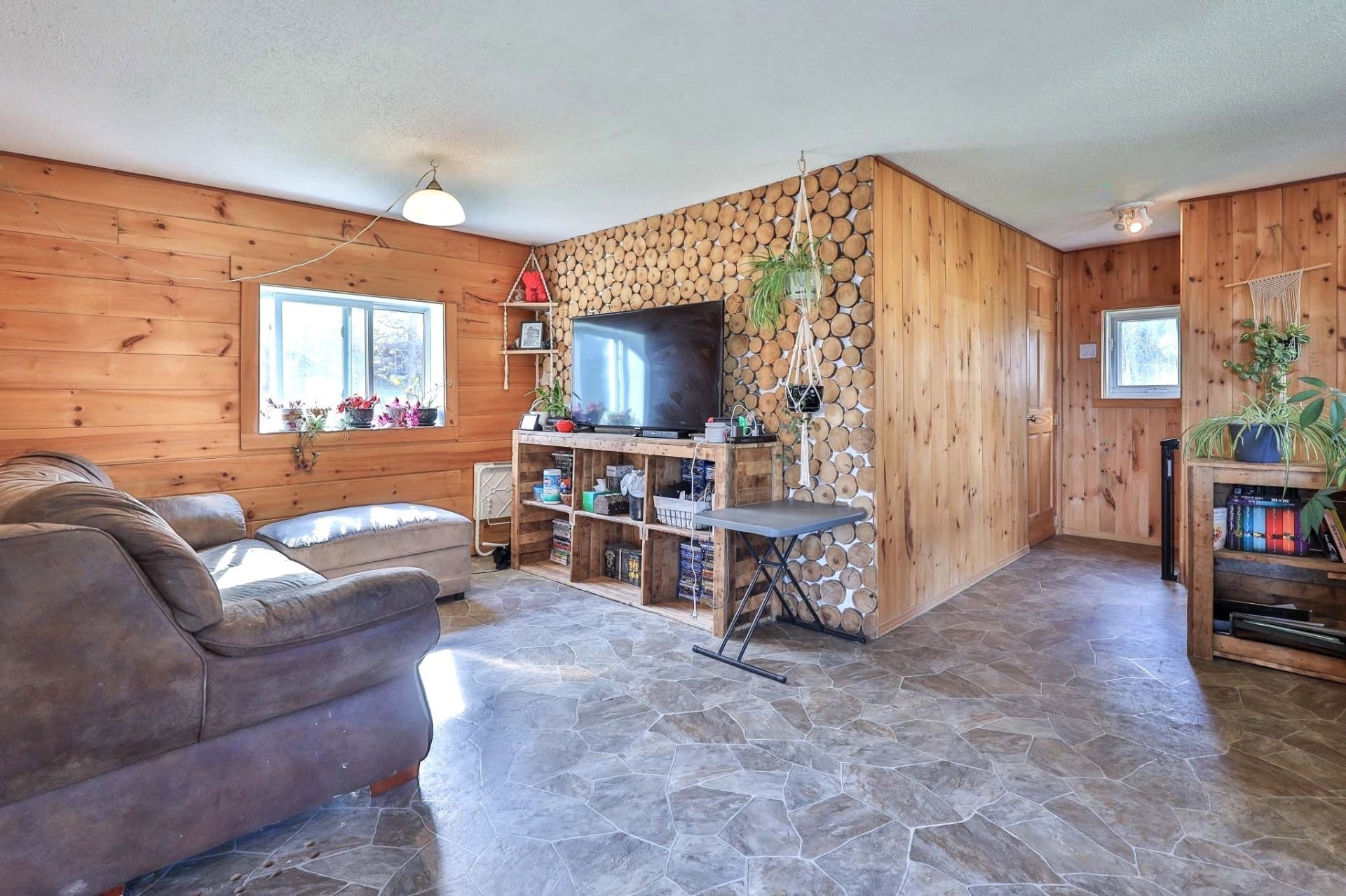 Salon - 26 Ch. De La Frontière, Sainte-Thérèse-De-La-Gatineau, QC - Indoor Photo Showing Living Room