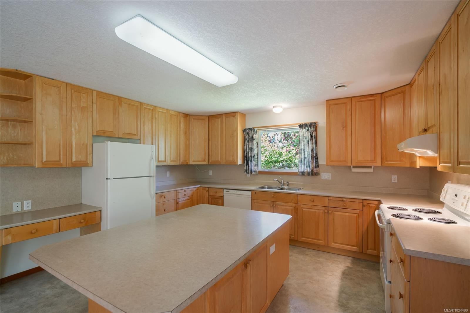 321 Mill Rd, Qualicum Beach, BC