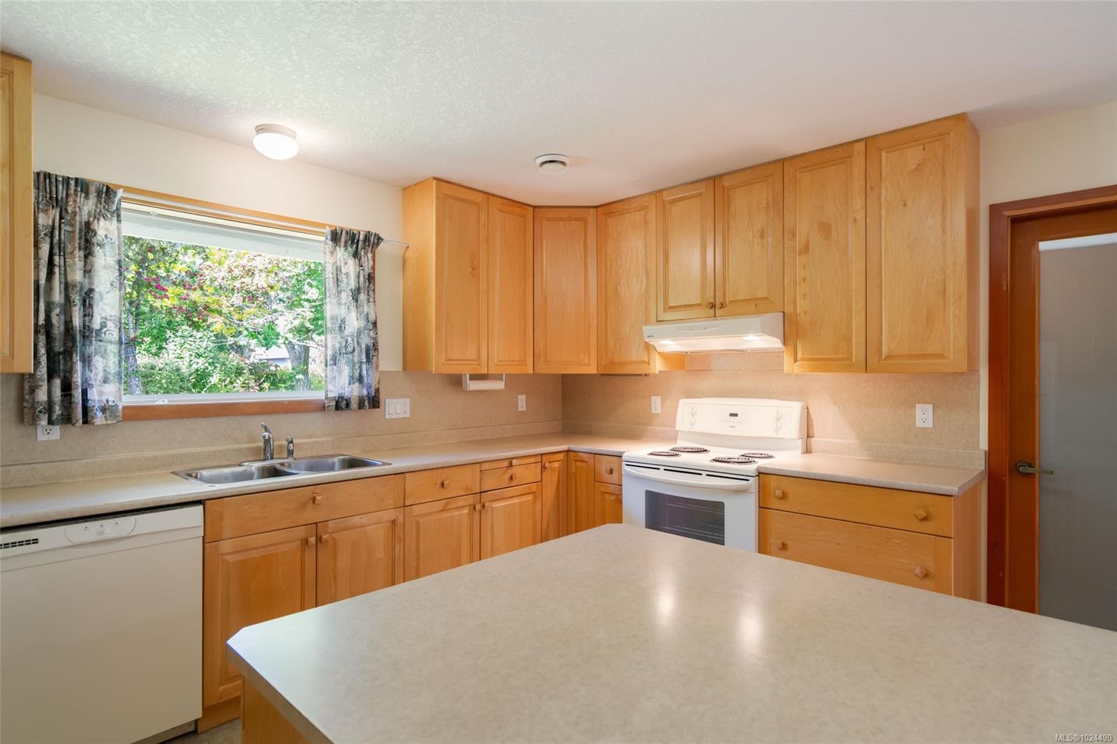 321 Mill Rd, Qualicum Beach, BC